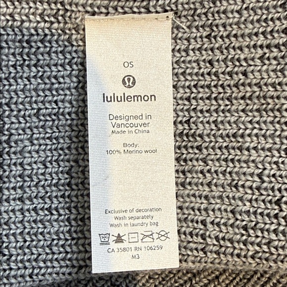 LULULEMON EXALTATION WRAP ONE SIZE BLACK SILVER ICE REVERSIBLE KNIT - Picture 6 of 7